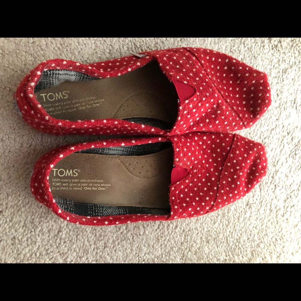 Red toms with white polka dots - 9.5
